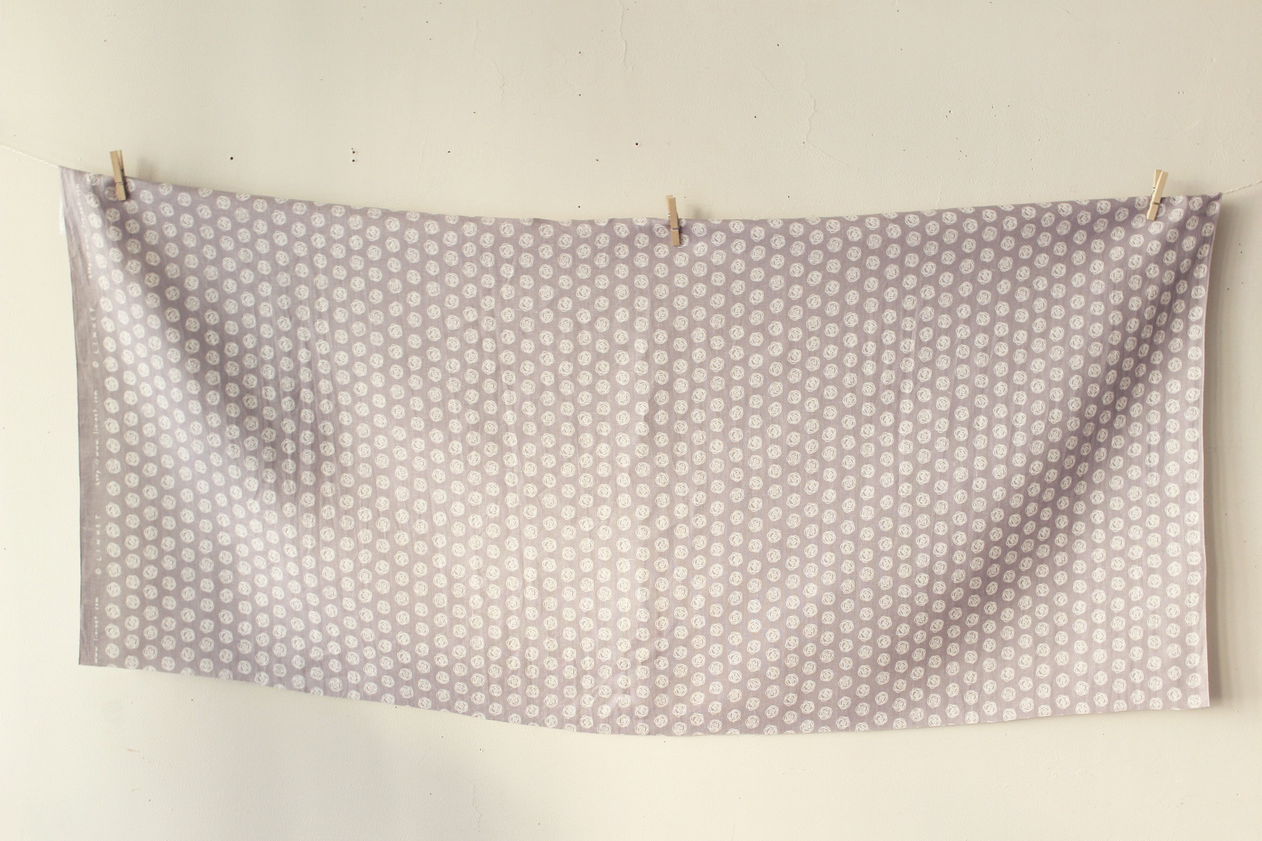 LINNETリネンプリント <br/>
        ローズドット・モーブ